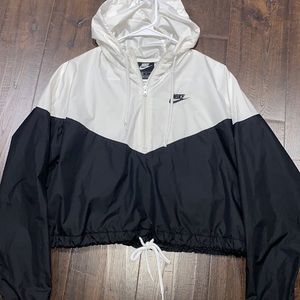 Women’s cropped Nike windbreaker (medium)